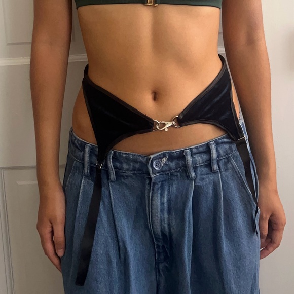 Velvet Lingerie Garter - Picture 7 of 7